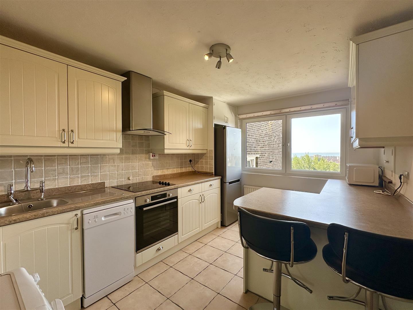 2 bed property in De La Warr Road, Bexhill-On-Sea